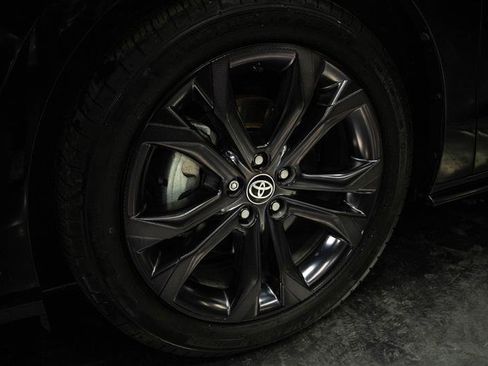 Used 2024 Toyota Sienna XSE w/ XSE Plus Package FWD image 3