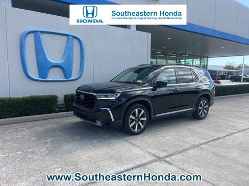 Used 2023 Honda Pilot Touring image 1
