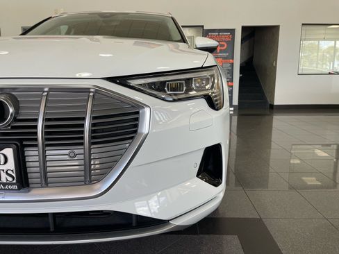 Used 2023 Audi e-tron Premium Plus w/ Premium Plus Package AWD/4WD image 10