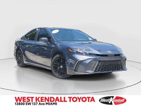 Used 2026 Toyota Camry SE FWD image 1