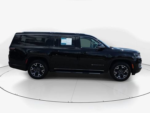 Used 2023 Jeep Wagoneer L Series III RWD image 5