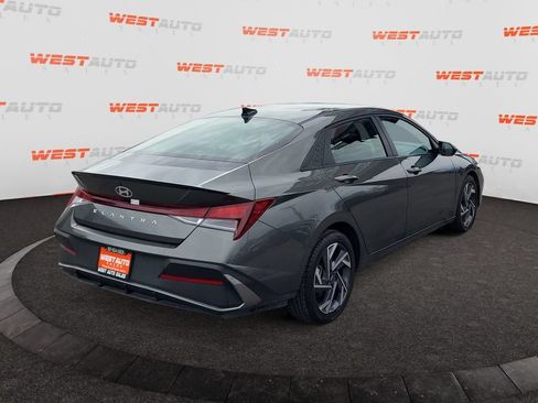 Used 2025 Hyundai Elantra Sport FWD image 5