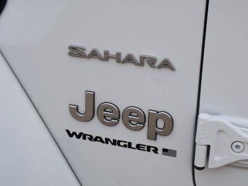 Used 2023 Jeep Wrangler Unlimited Sahara AWD/4WD image 3