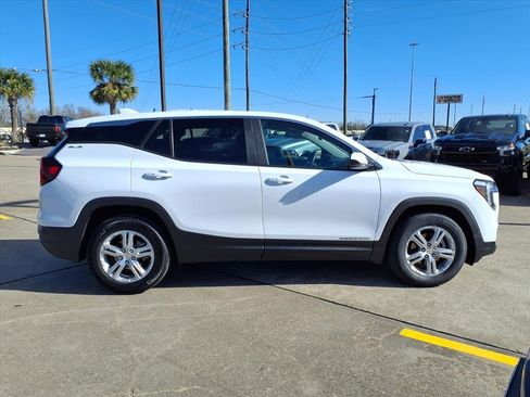 Used 2024 GMC Terrain SLE image 8