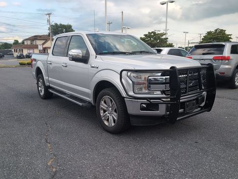 Used 2018 Ford F150 Lariat w/ Equipment Group 502A Luxury AWD/4WD image 3