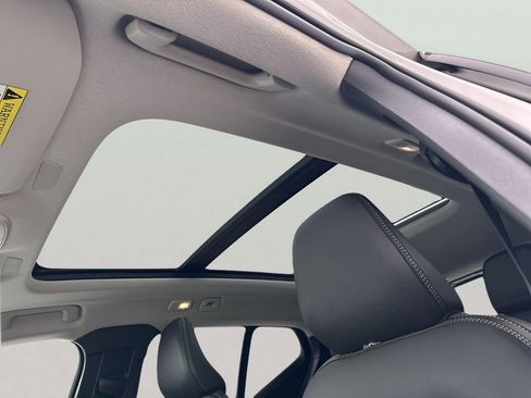 Used 2025 Volvo XC40 B5 Core image 27