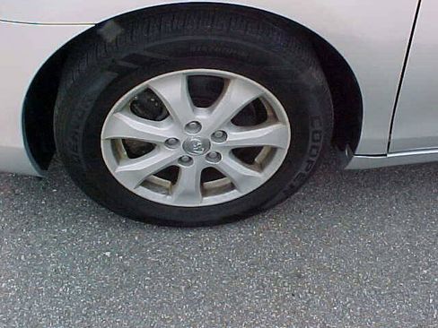 Used 2010 Toyota Camry LE FWD image 5