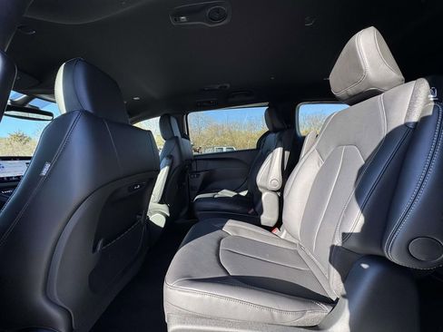 New 2026 Chrysler Pacifica Select image 14