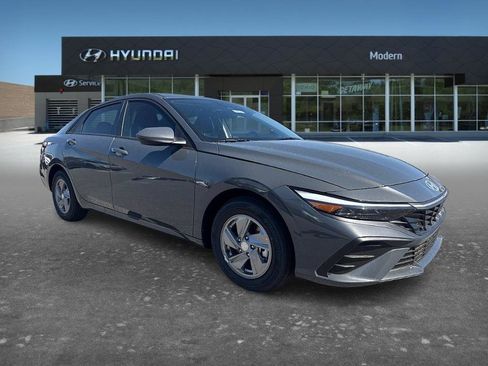 New 2026 Hyundai Elantra SE image 2