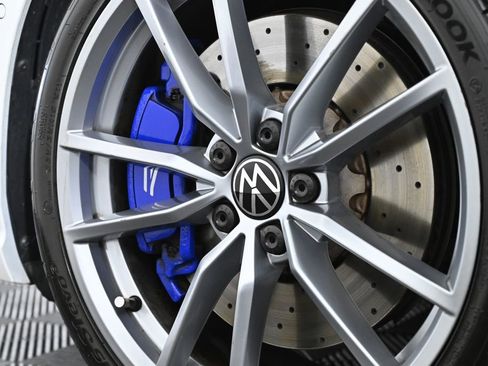 Used 2024 Volkswagen Golf R image 40