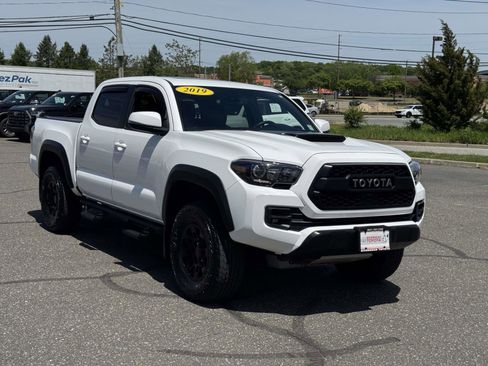 Used 2019 Toyota Tacoma TRD Pro AWD/4WD image 2