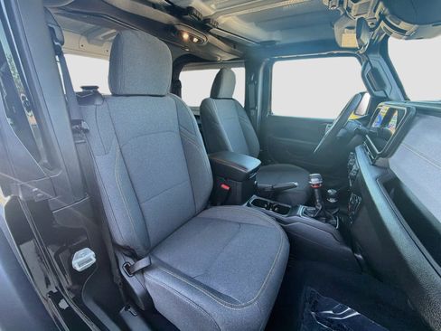 Used 2025 Jeep Wrangler Sport AWD/4WD image 28