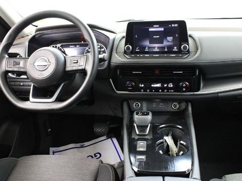 Certified 2022 Nissan Rogue SV FWD image 9