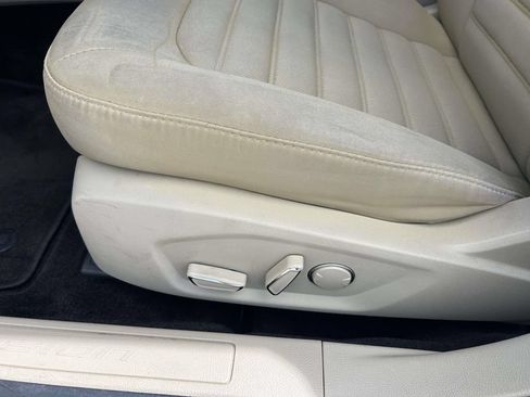 Used 2014 Ford Fusion SE FWD image 17