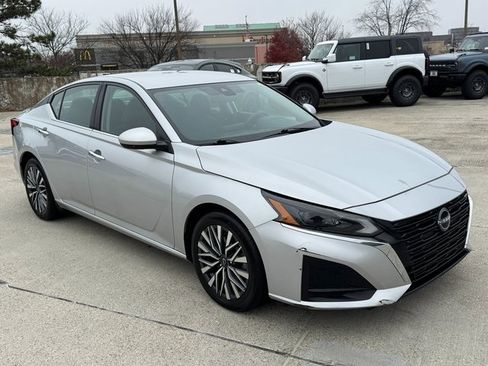 Used 2023 Nissan Altima 2.5 SV image 6