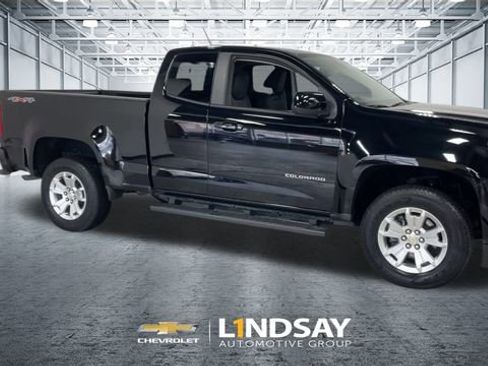 Used 2022 Chevrolet Colorado LT w/ LT Convenience Package image 3