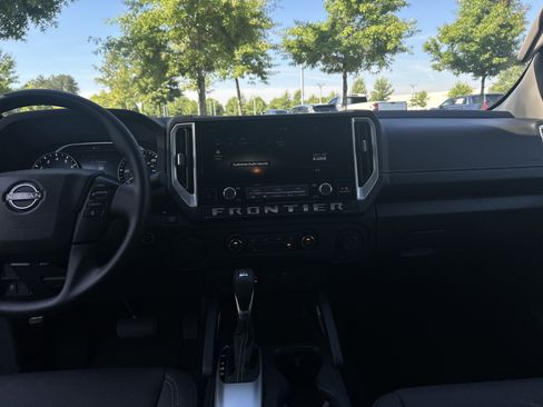 Used 2025 Nissan Frontier SV RWD image 32
