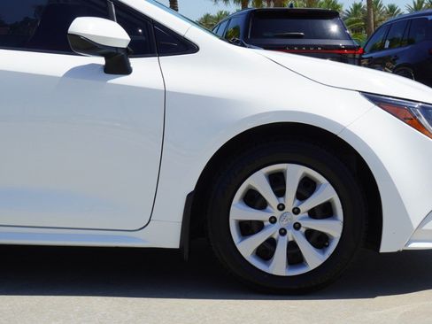 Used 2022 Toyota Corolla LE FWD image 9