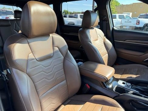 Used 2022 Kia Telluride SX w/ SX Prestige Package AWD/4WD image 16