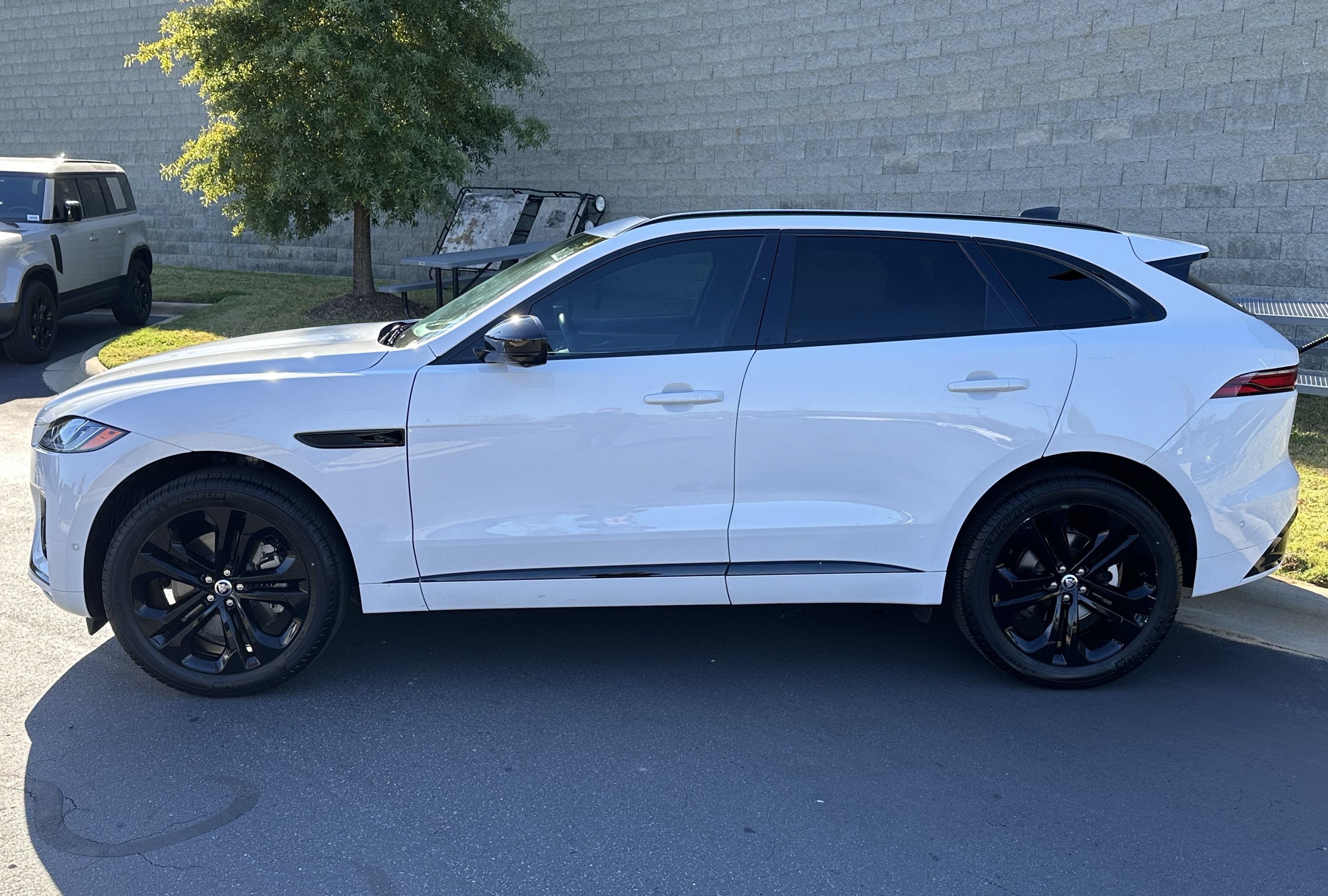 Certified 2026 Jaguar F-PACE R-Dynamic S AWD/4WD image 4