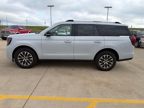 Used 2025 Ford Expedition Platinum AWD/4WD image 6