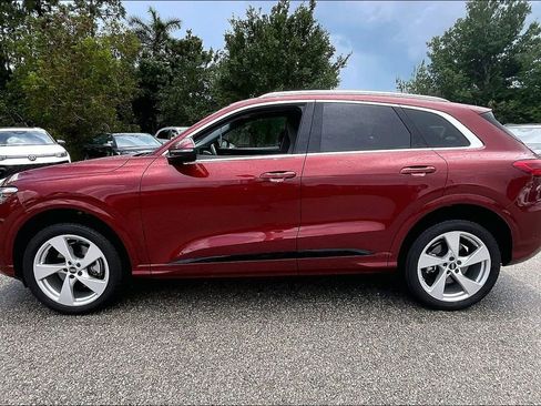 Certified 2025 Audi Q5 Premium Plus w/ Premium Plus AWD/4WD image 8