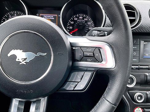 Used 2016 Ford Mustang Convertible RWD image 18