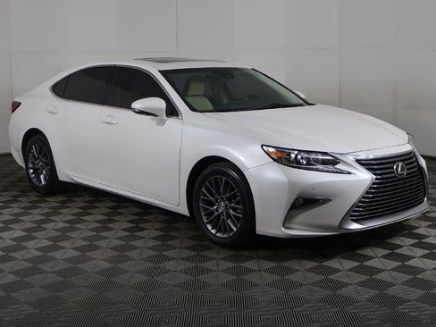 Used 2018 Lexus ES 350 w/ Ultra Luxury Package image 2