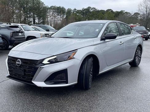 Used 2024 Nissan Altima 2.5 SV image 7