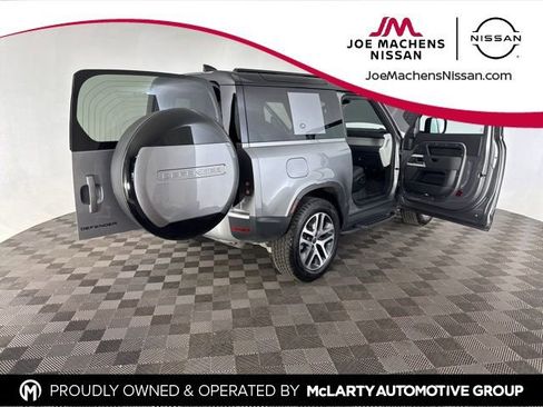 Used 2023 Land Rover Defender 90 S image 14