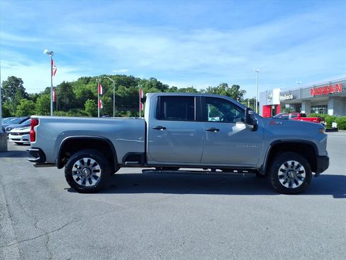 Used 2025 Chevrolet Silverado 2500 Custom w/ Custom Value Package AWD/4WD image 15