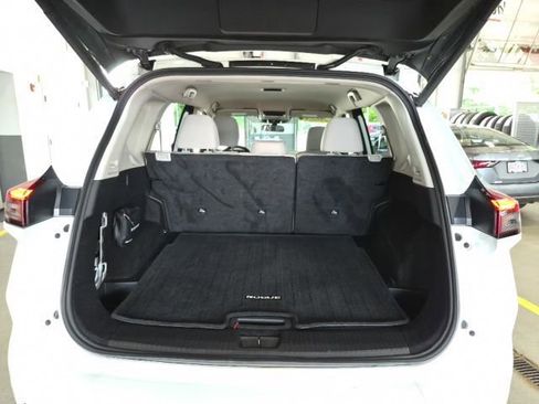 Used 2025 Nissan Rogue SV AWD/4WD image 9