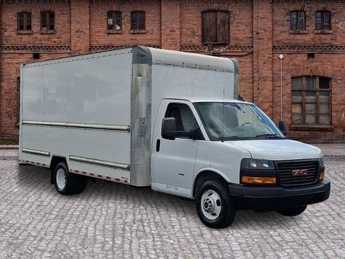 Used 2021 GMC Savana 3500 Extended w/ Power Convenience Package RWD image 3