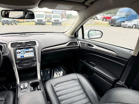Used 2018 Ford Fusion SE w/ Equipment Group 602A FWD image 24