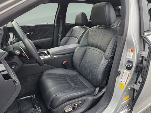 Certified 2024 Lexus LS 500 w/ Interior Upgrade Package image 10