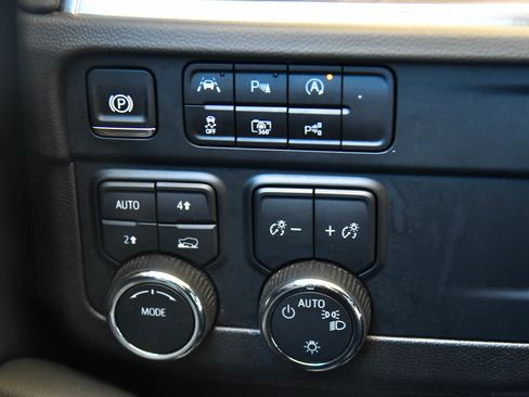 Used 2025 Chevrolet Tahoe LT AWD/4WD image 43