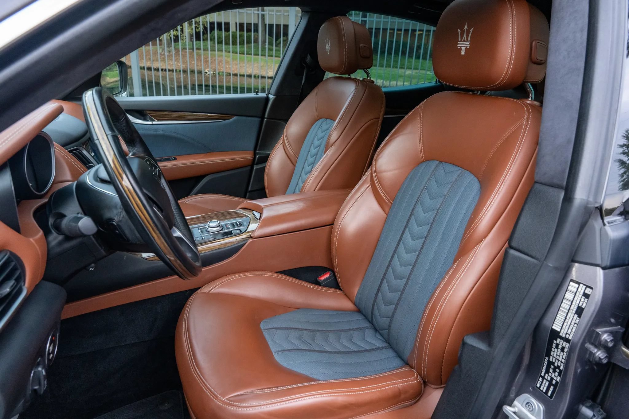 Used 2019 Maserati Levante GranLusso AWD/4WD image 11