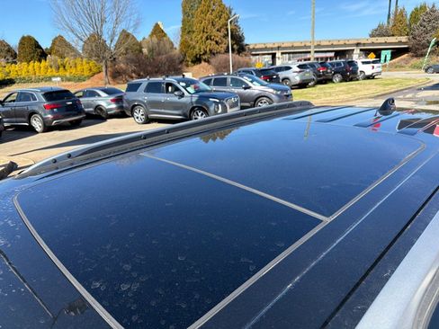 Used 2017 Ford Explorer XLT w/ Equipment Group 202A image 9