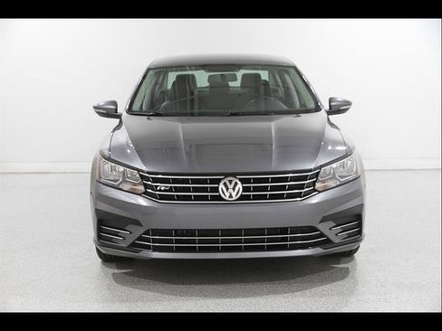 Used 2018 Volkswagen Passat 2.0T R-Line FWD image 2