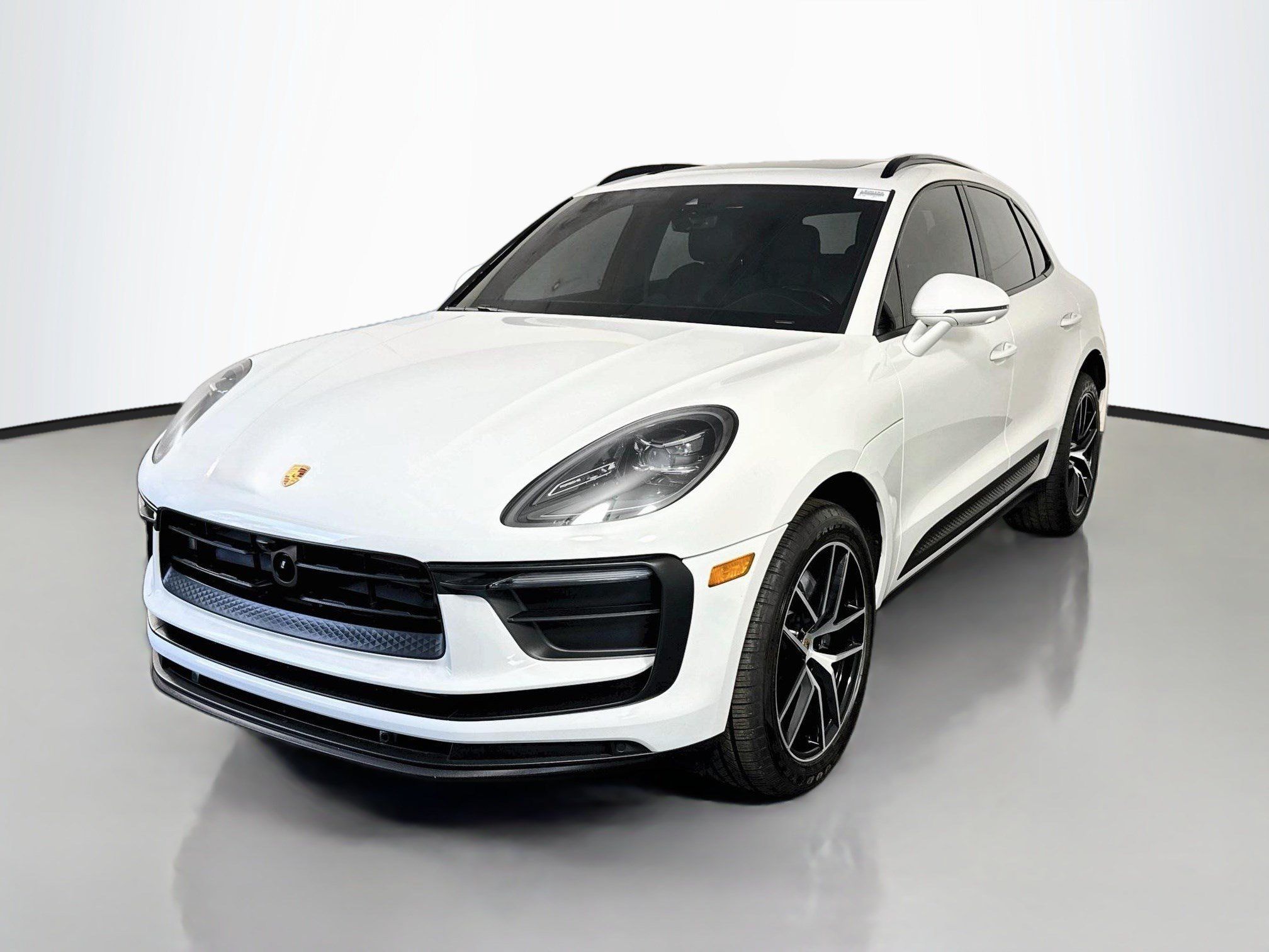 Used 2024 Porsche Macan w/ Premium Plus Package AWD/4WD image 4