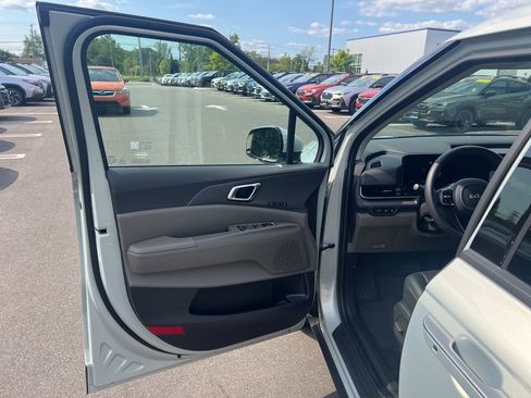 Used 2025 Kia Carnival SX image 29