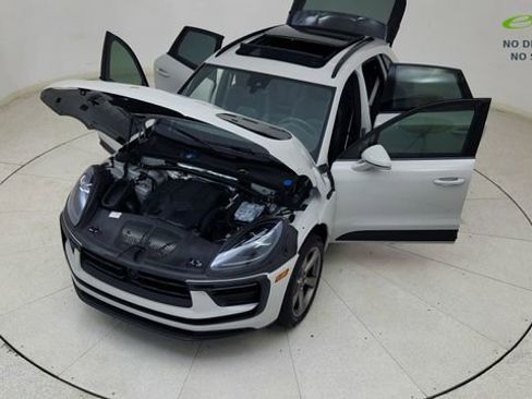 Used 2024 Porsche Macan AWD/4WD image 83
