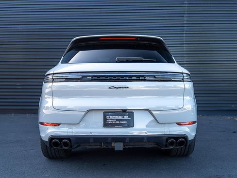 Certified 2025 Porsche Cayenne E-Hybrid AWD/4WD image 30