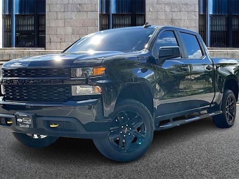 Used 2022 Chevrolet Silverado 1500 Custom Trail Boss w/ LPO, Dark Essentials Package image 2