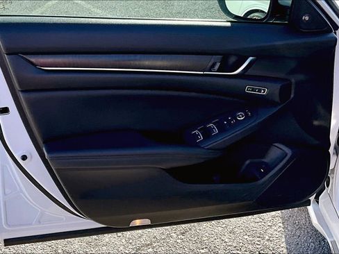 Used 2020 Honda Accord Touring image 24