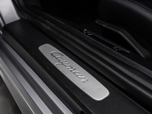 Used 2018 Porsche 718 Cayman Base image 23
