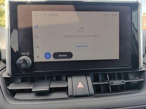 Used 2023 Toyota RAV4 XLE FWD image 4