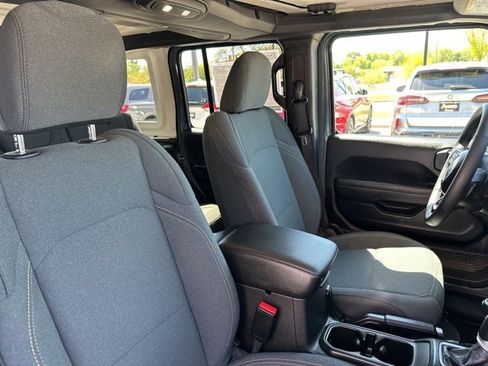 Used 2025 Jeep Wrangler Unlimited Sport AWD/4WD image 15