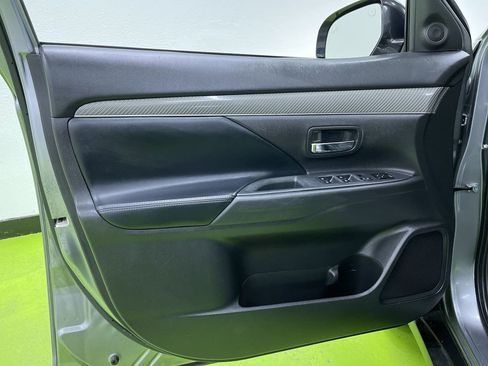 Used 2020 Mitsubishi Outlander SEL image 16