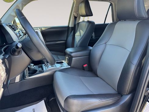 Used 2018 Toyota 4Runner SR5 Premium image 9